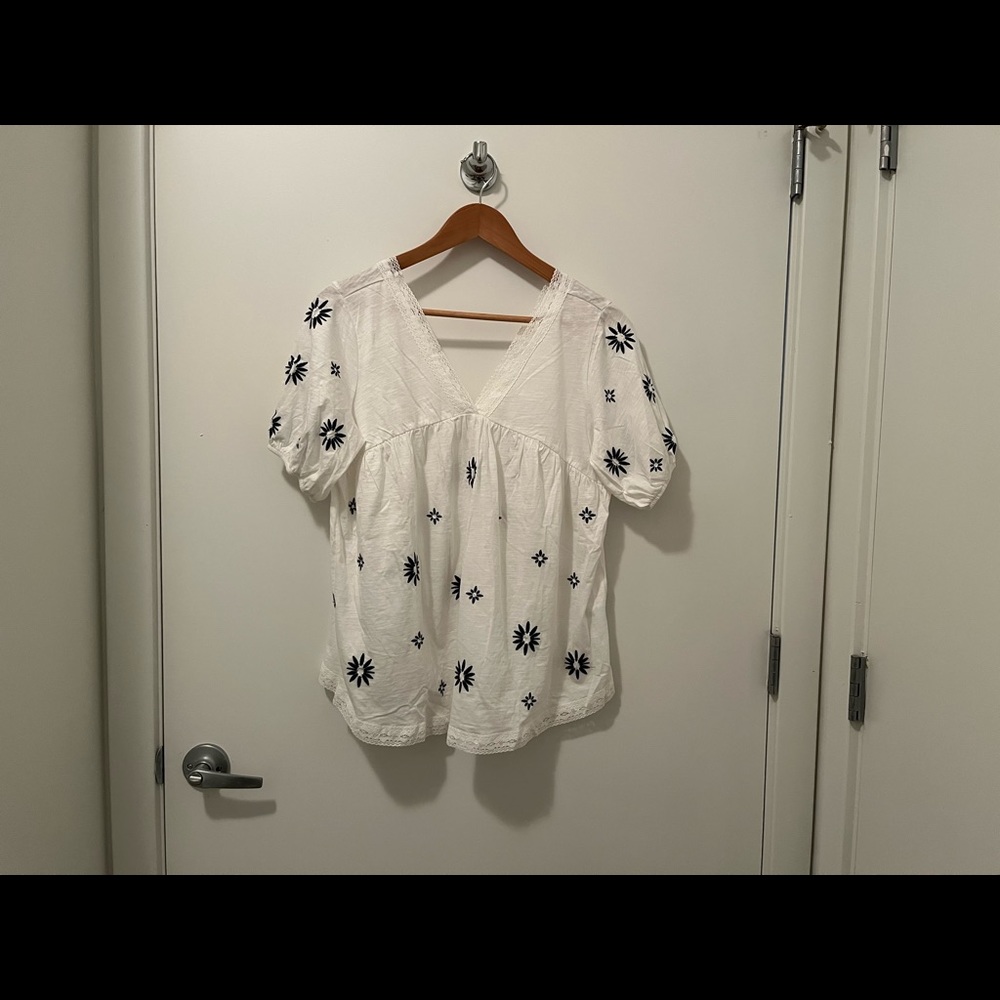 Magnolia Boutique - V Neck embroidered empire top - Picture 4 of 6
